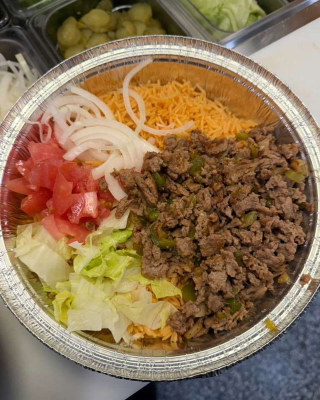 Steak rice bowl with lettuce, tomato and onion