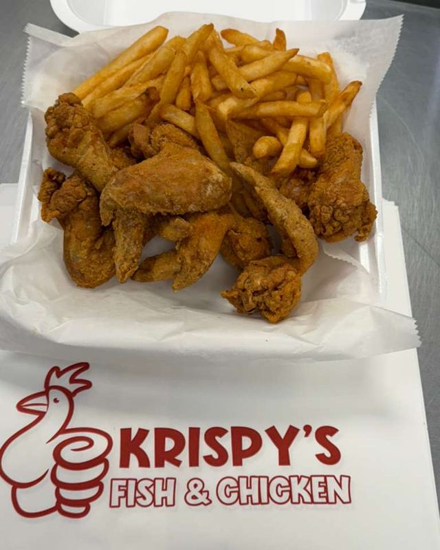 Fried whole wings with fries